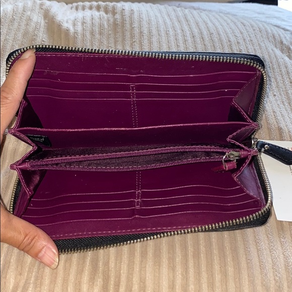 AUTHENTIC Coach wallet - Picture 3 of 5